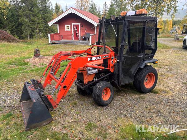 Kompakttraktor Kubota B7100 HST med frontlastare