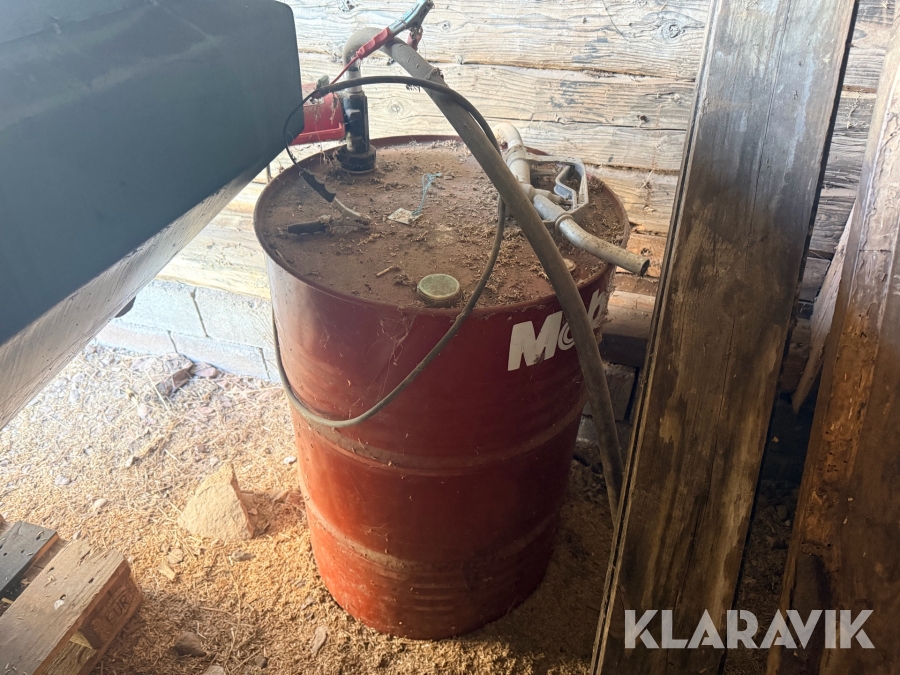 Oljefat med elektrisk pump
