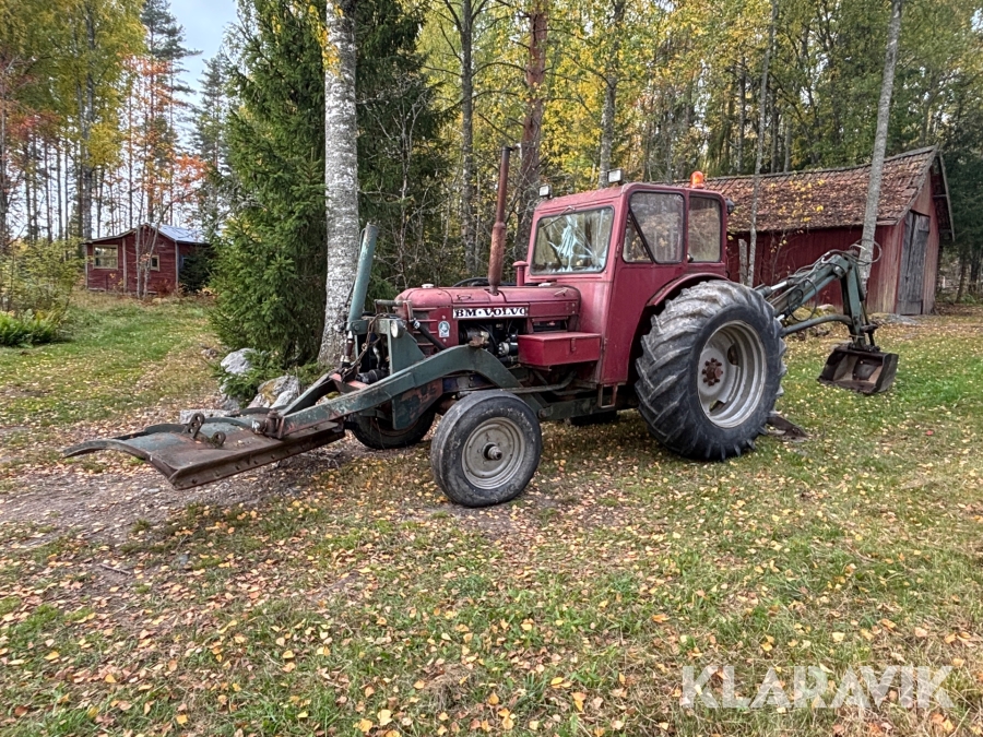 Veterantraktor Volvo BM 350 Boxer med grävaggregat och plog