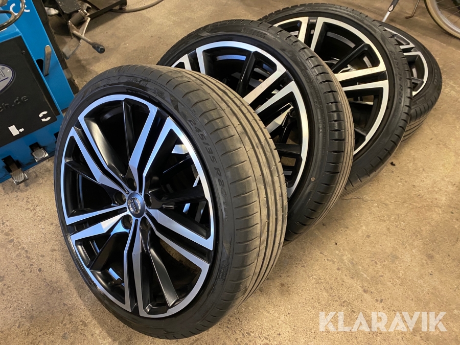 Däck med fälgar 4st Pirelli 245/35R20