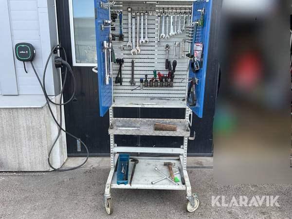 Verktygsskåp med verktyg