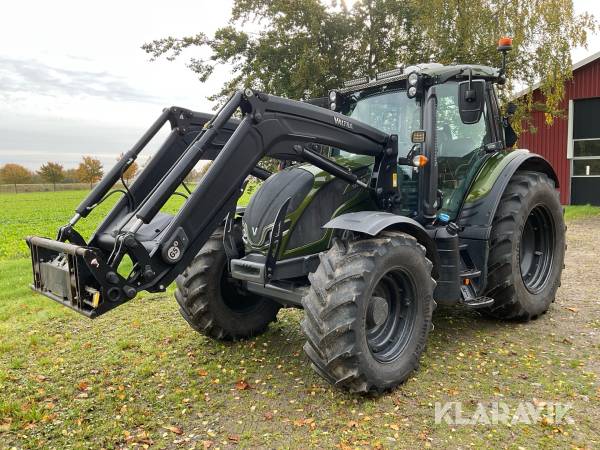 Traktor Valtra N155E VERSU med frontlastare