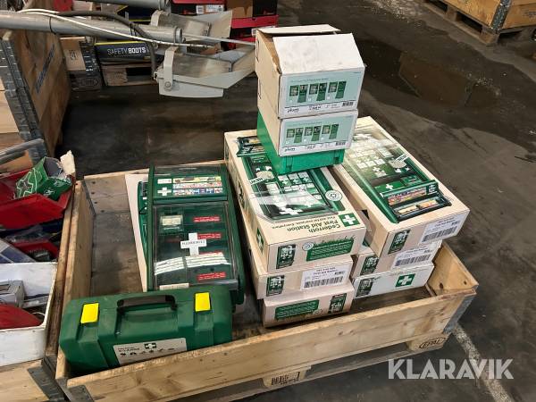 Första hjälpenstationer & ögondusch Cederroth 7 + 3 st