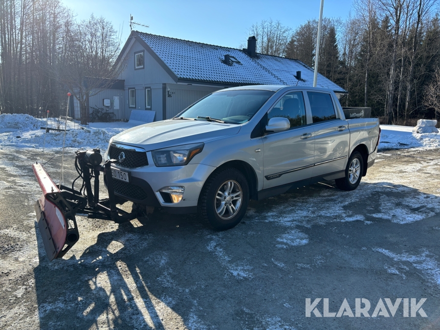 Pickup SsangYong Actyon Sports med plog och saltspridare
