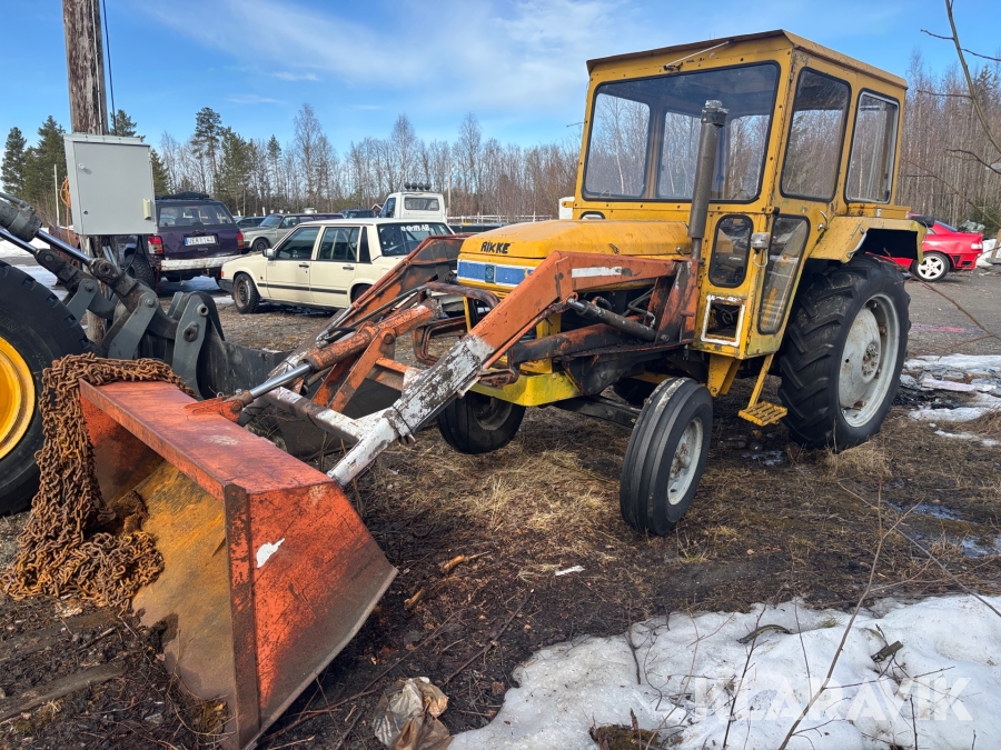 Traktor Leyland 245 med lastare