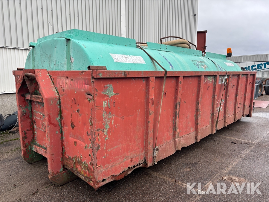 Lastväxlarflak med vattentunna
