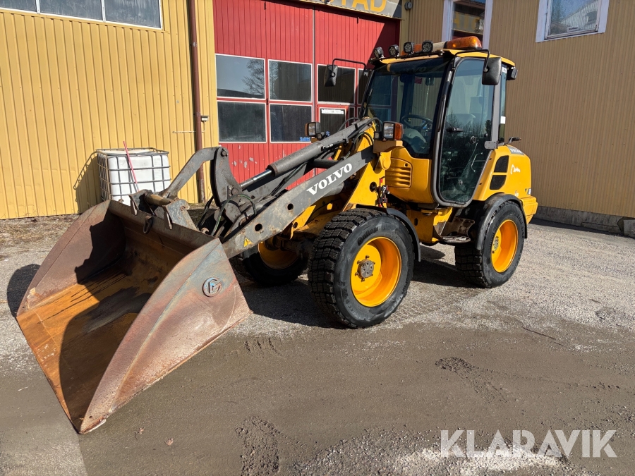 Hjullastare Volvo L25F med flera redskap
