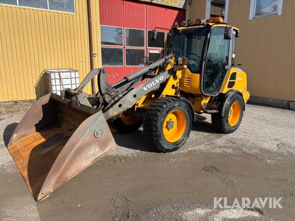 Hjullastare Volvo L25F med flera redskap