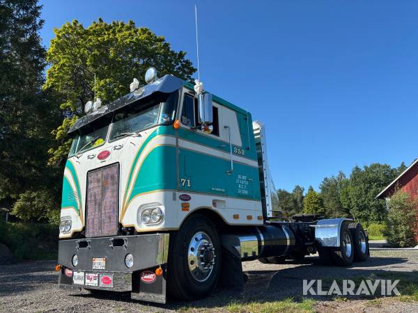 Veteranlastbil Peterbilt 352 A