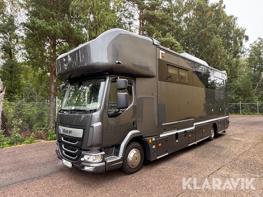Hästtransport lastbil DAF LF 210 FA