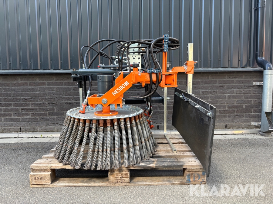 Ogräsborste Nesbo UK 475 R/L med trepunktsfäste