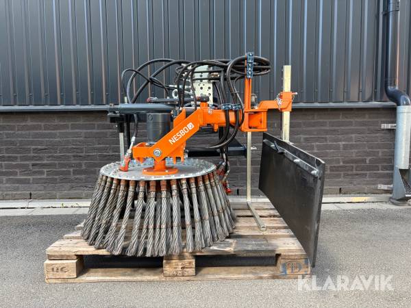 Ogräsborste Nesbo UK 475 R/L med trepunktsfäste