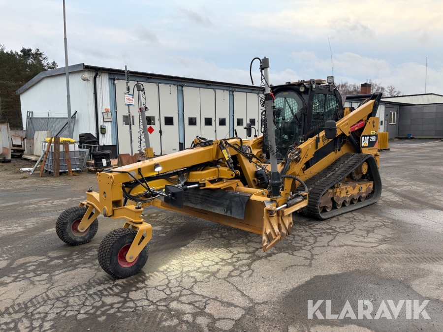 Kompaktlastare CAT 299D2 med väghyvel, GPS, skopa  & gafflar