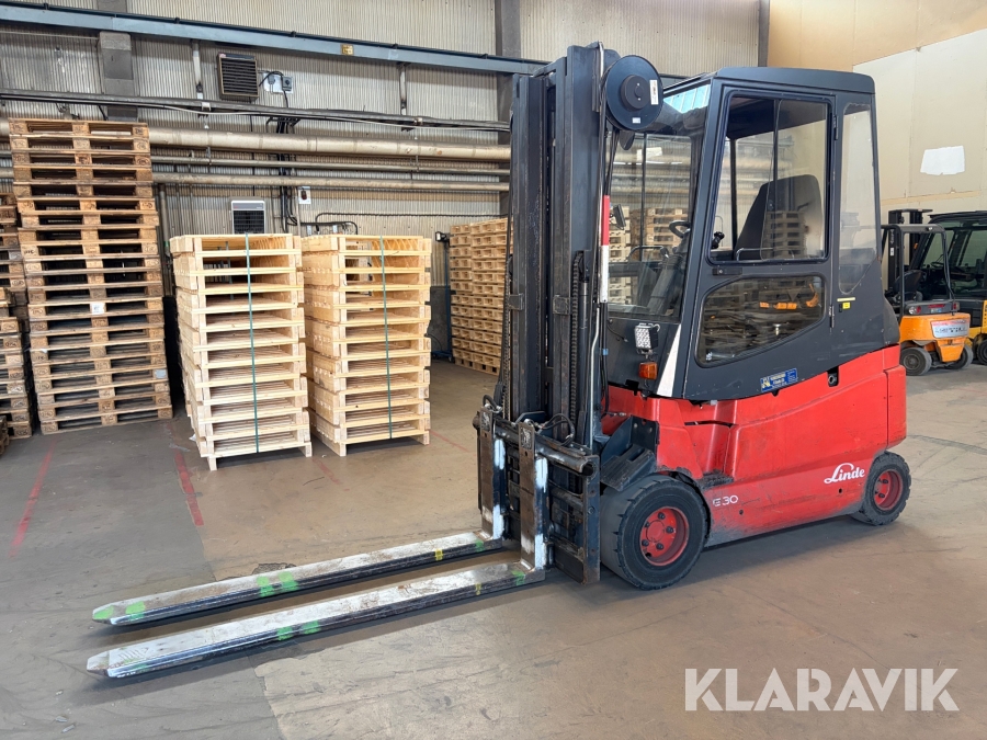 Motviktstruck Linde E30/600-03 med coilgafflar