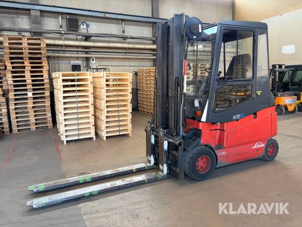 Motviktstruck Linde E30/600-03 med coilgafflar
