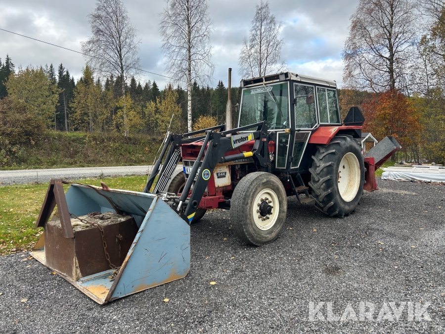 Traktor International 844 med lastare
