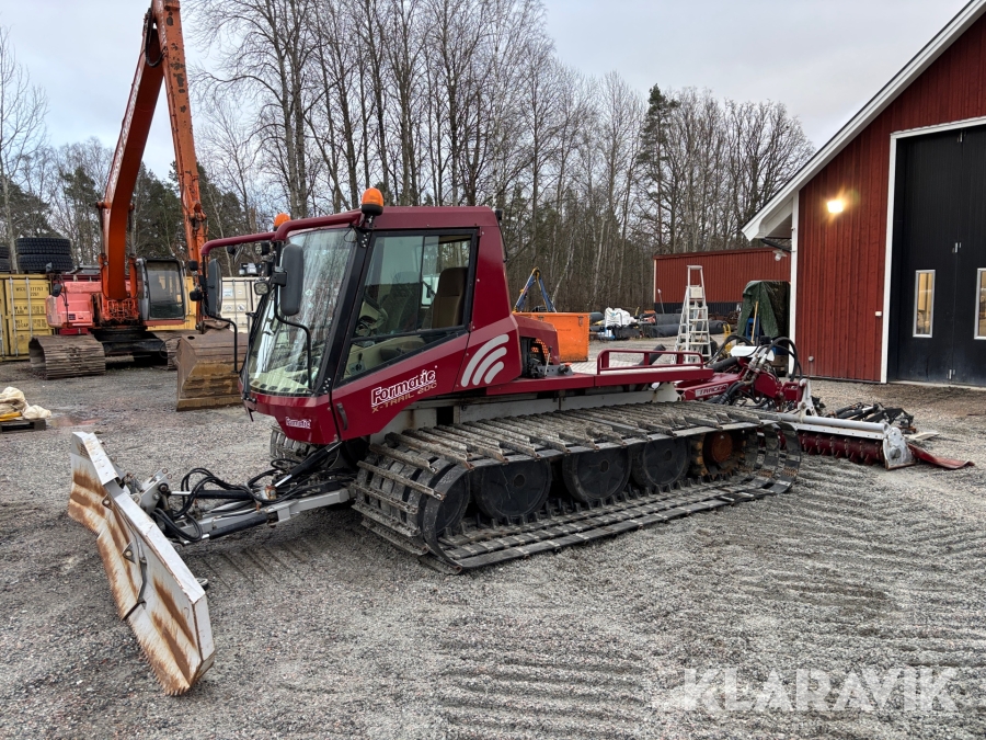 Pistmaskin Formatic X-Trail 200 med spårutrustning