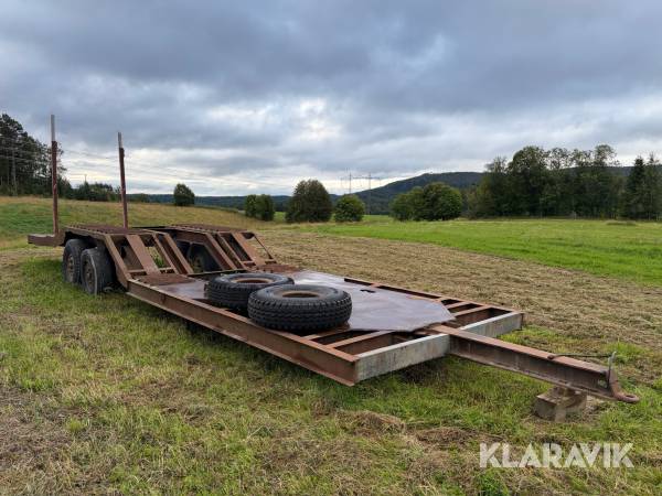 Ombyggd Hägglunds Maskintrailer med dubbelboggie