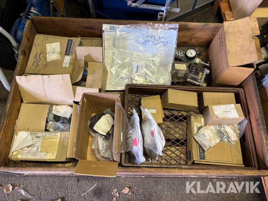 Reservdelar till oljeseparatorer Alfa Laval många pallar med både nytt och begagnat