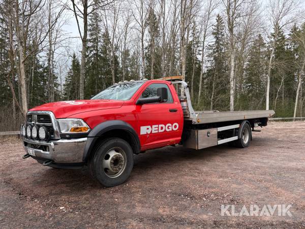 Flakbärgare Dodge RAM 5500