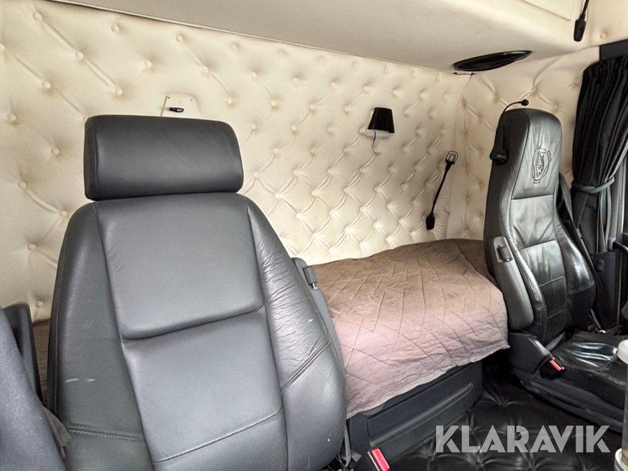 Kranbil med tipp Scania R560lb8x4*4hnb Tridem med Palfinger PK 33002-EH