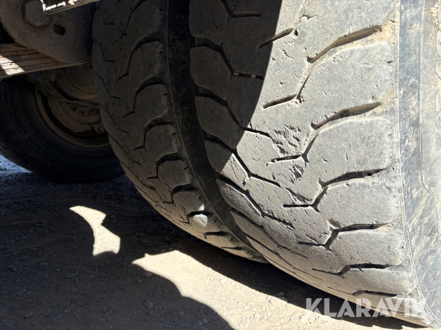 Lastväxlare Volvo FM 6x2 med Schaktflak