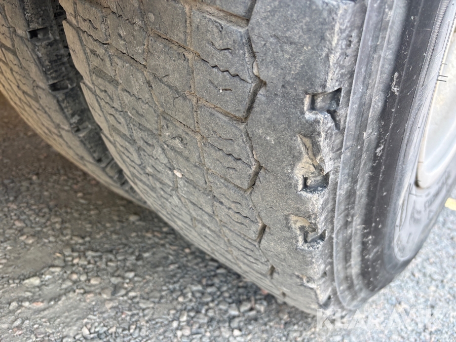 Lastväxlare Volvo FM 6x2 med Schaktflak