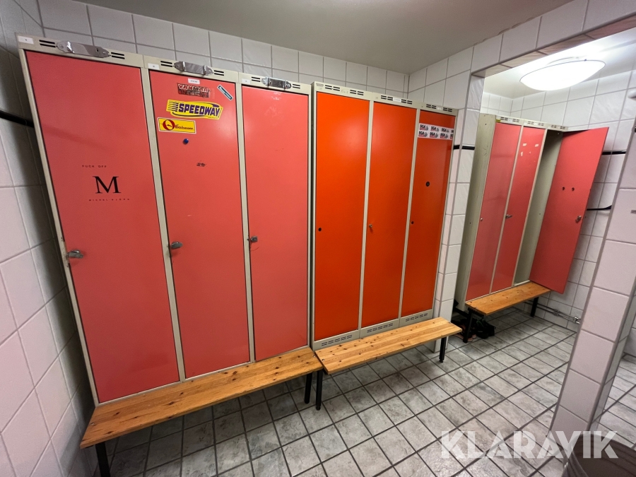 Omklädningsskåp 3:or med bänk 3st