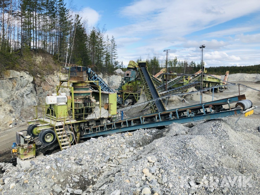 Krossanläggning med 2 krossar, 3 siktar och 12 transportörer