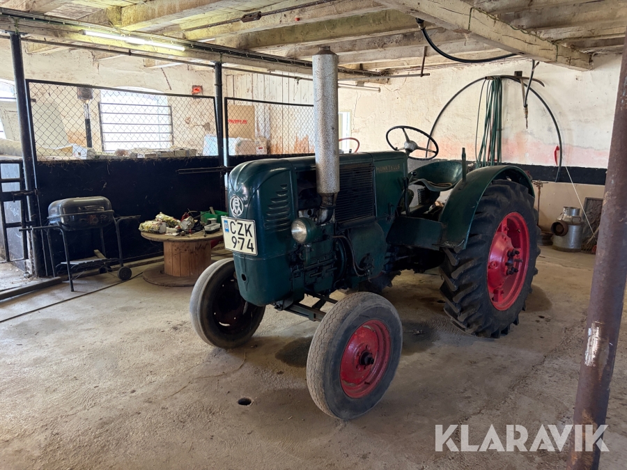 Veterantraktor Volvo BM 10 med hytt