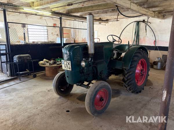 Veterantraktor Volvo BM 10 med hytt
