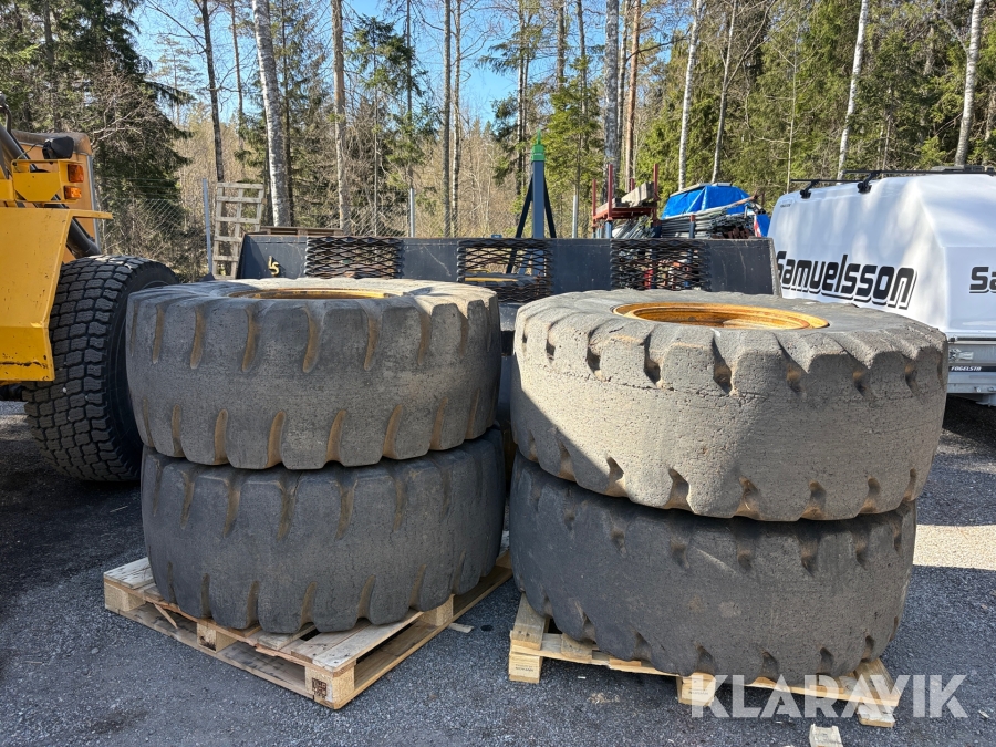 Entreprenaddäck GoodYear 20.5R25 luftfyllda 4st