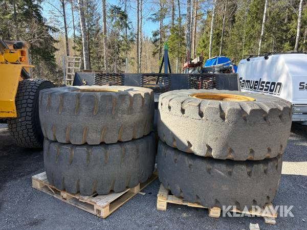 Entreprenaddäck GoodYear 20.5R25 luftfyllda 4st