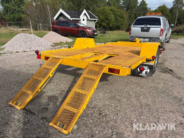 Maskinsläp med ramper