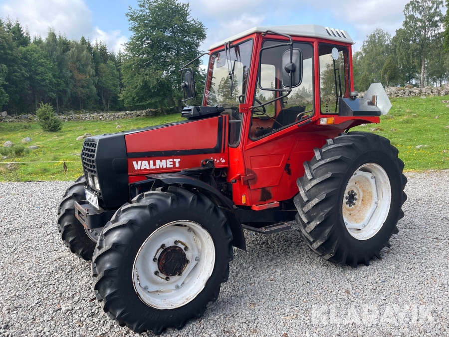 Traktor Valmet 604-4 med lastare