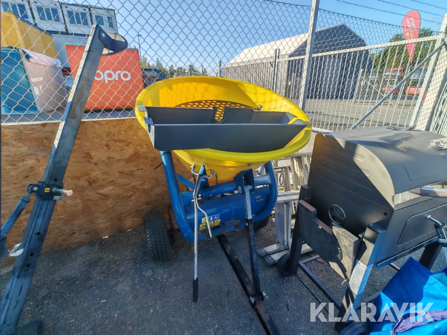 Bogserad Sand/saltspridare COSMO PTP cosmo