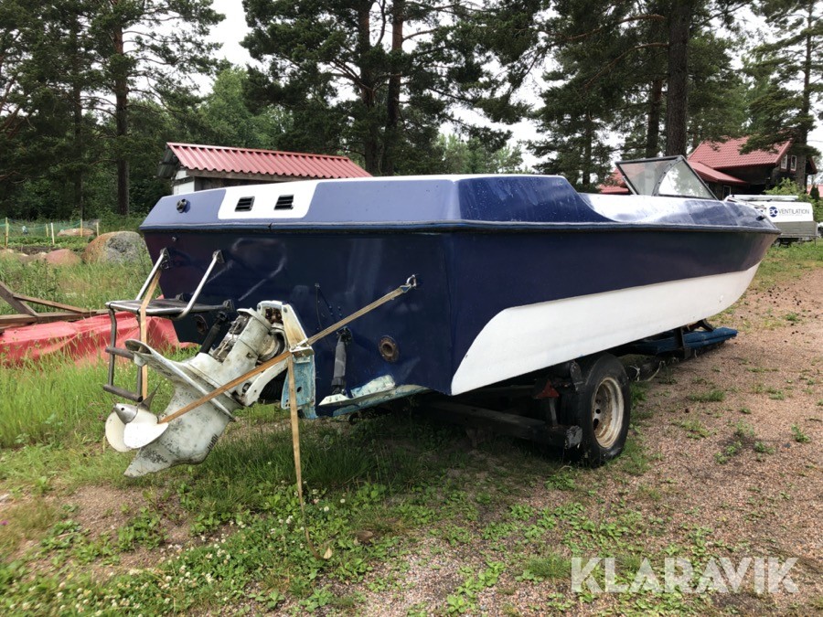 Båt reparationsobjekt utan motor