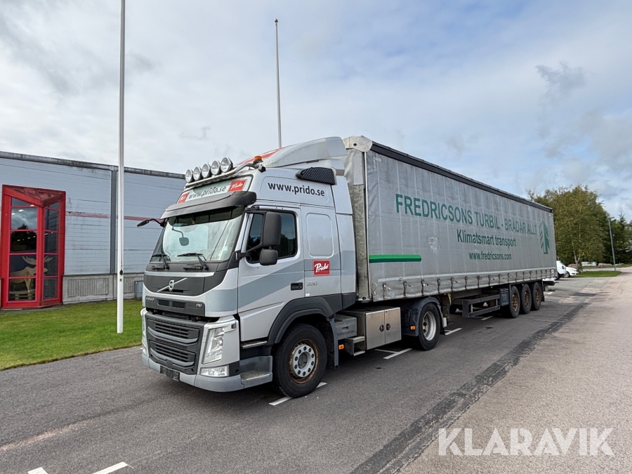 Dragbil med kapelltrailer Volvo Fm 330 - A-traktor