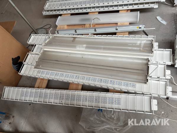 Lysrörsarmaturer 13st