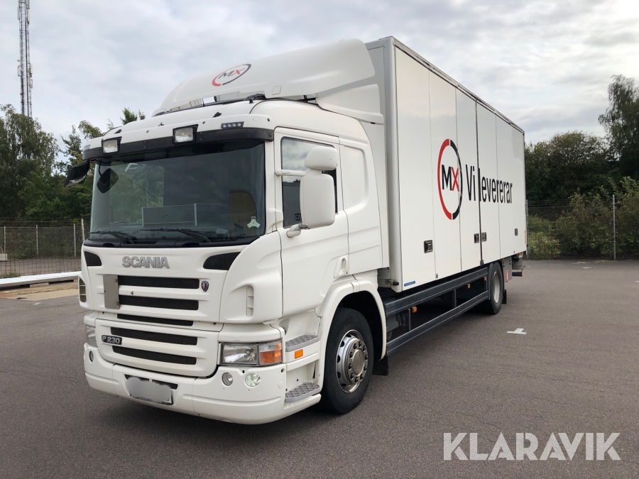 Lastbil Scania P230 med skåp och bakgavellyft