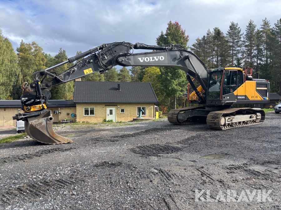 Grävmaskin Volvo EC300EL med redskap