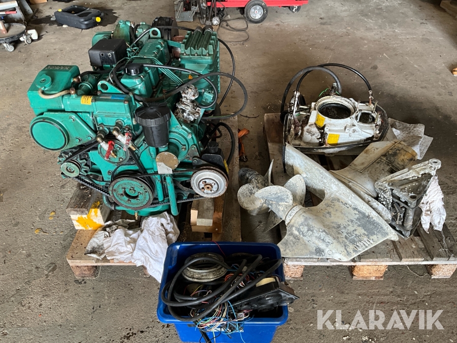 Båtmotor Volvo Penta AD31 B med DP-drev och sköld