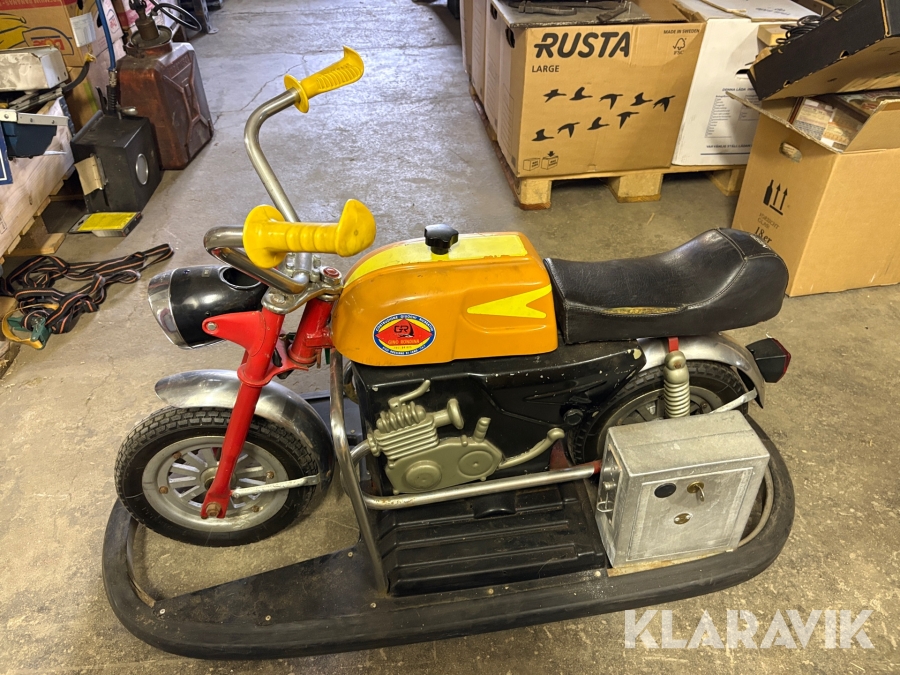 Kiddie ride/ myntdriven åkattraktion motorcykel