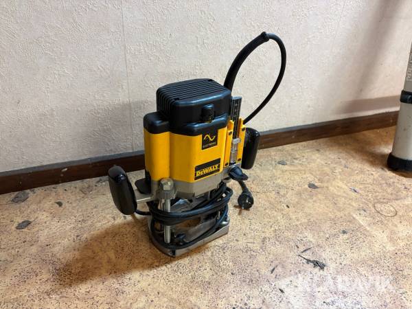 Handöverfräs Dewalt DW 625E