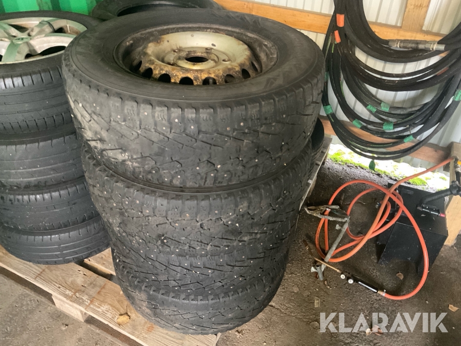 Vinterdäck på fälg Ford Transit 350