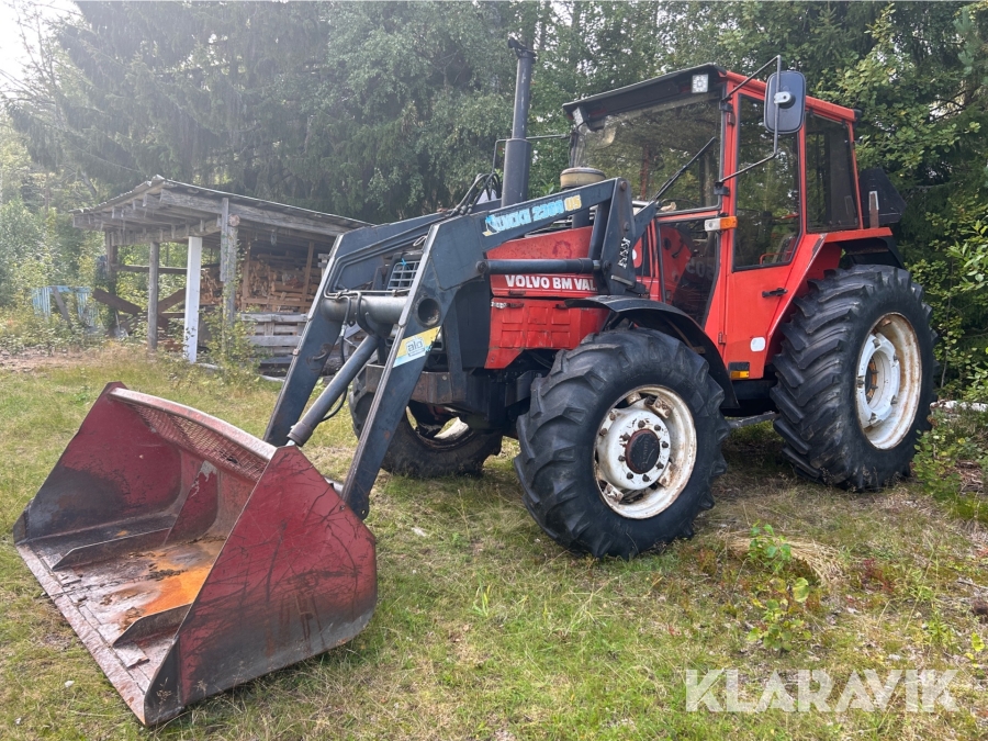 Traktor Volvo BM Valmet 505 med lastare och redskap