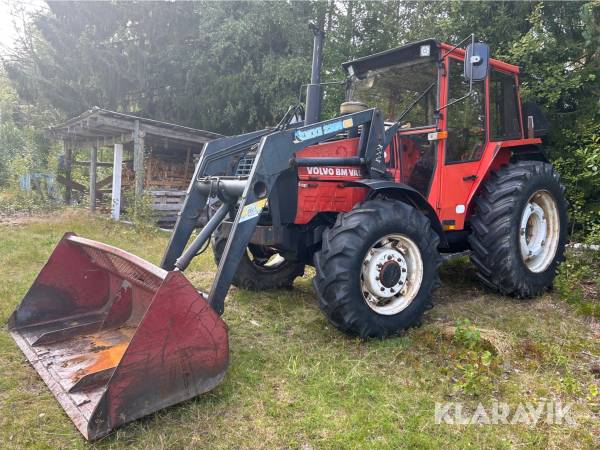 Traktor Volvo BM Valmet 505 med lastare och redskap