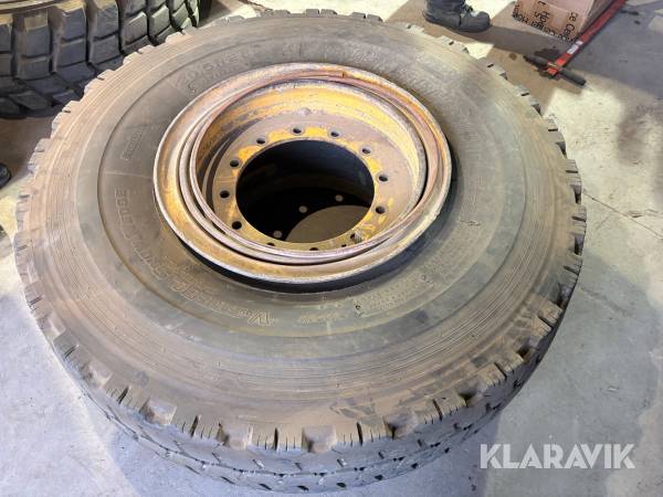 Entreprenaddäck Bridgestone 20.5R25 snow wedge med fälg