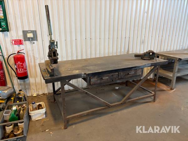 Svetsbänk med plåtsax