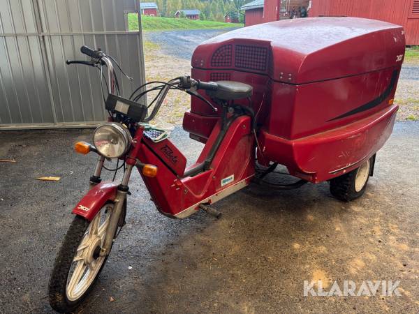Moped Tribeta med flakbox